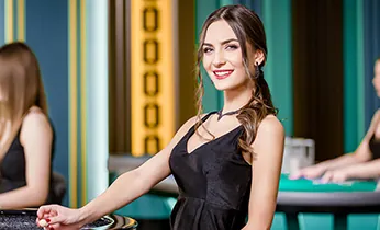 Biểu tượng bảo mật với khóa và lá chắn, thể hiện sự an toàn của dữ liệu người dùng trên OKWIN.